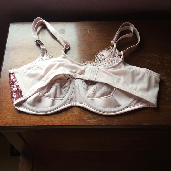 VS Shimmer Baby Pink Bra✨ - Picture 4 of 4
